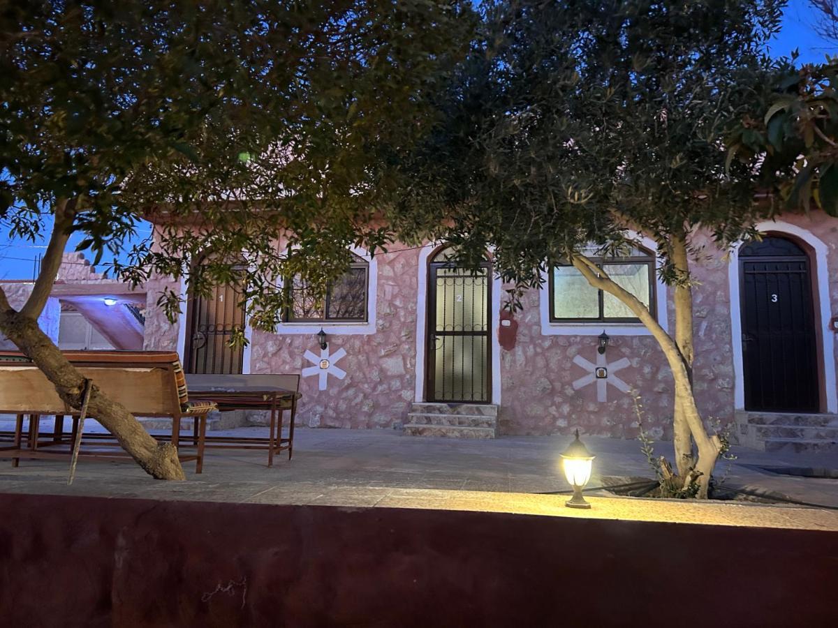 וואדי מוסא Guest House Attallah מראה חיצוני תמונה